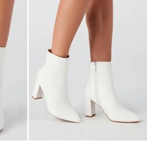Windsor White Faux Leather Ankle Booties Boots 7.5 Pointed Toe